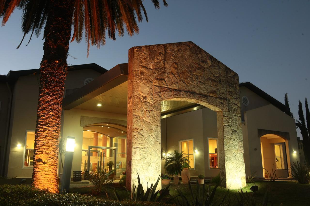 Howard Johnson Rio Ceballos Hotel Y Casino Esterno foto