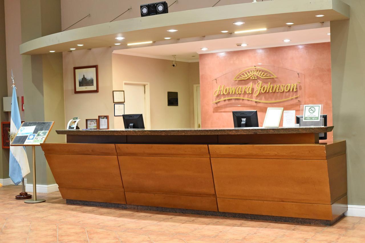 Howard Johnson Rio Ceballos Hotel Y Casino Esterno foto